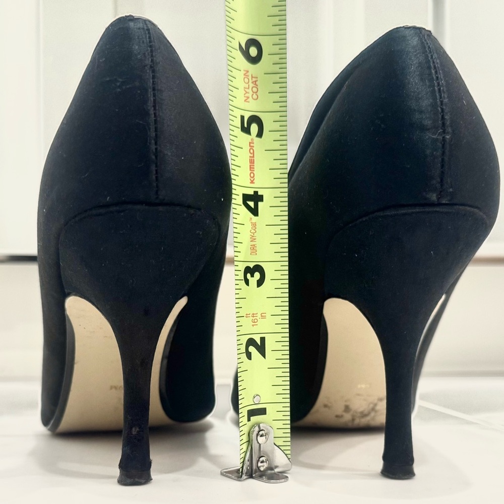 🖤 Satin Ruffled Heels - Picture 5 of 9